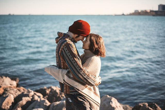 Kissing with girlfriend at the sea.