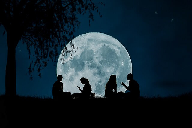 couples talking in the moonlight,