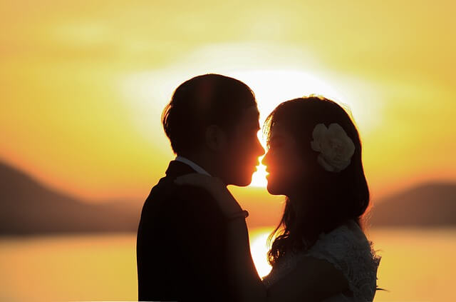 asian couple kissing.